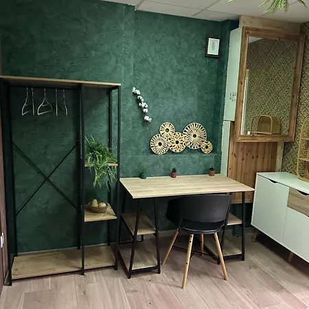 Apartment Petit Meuble
